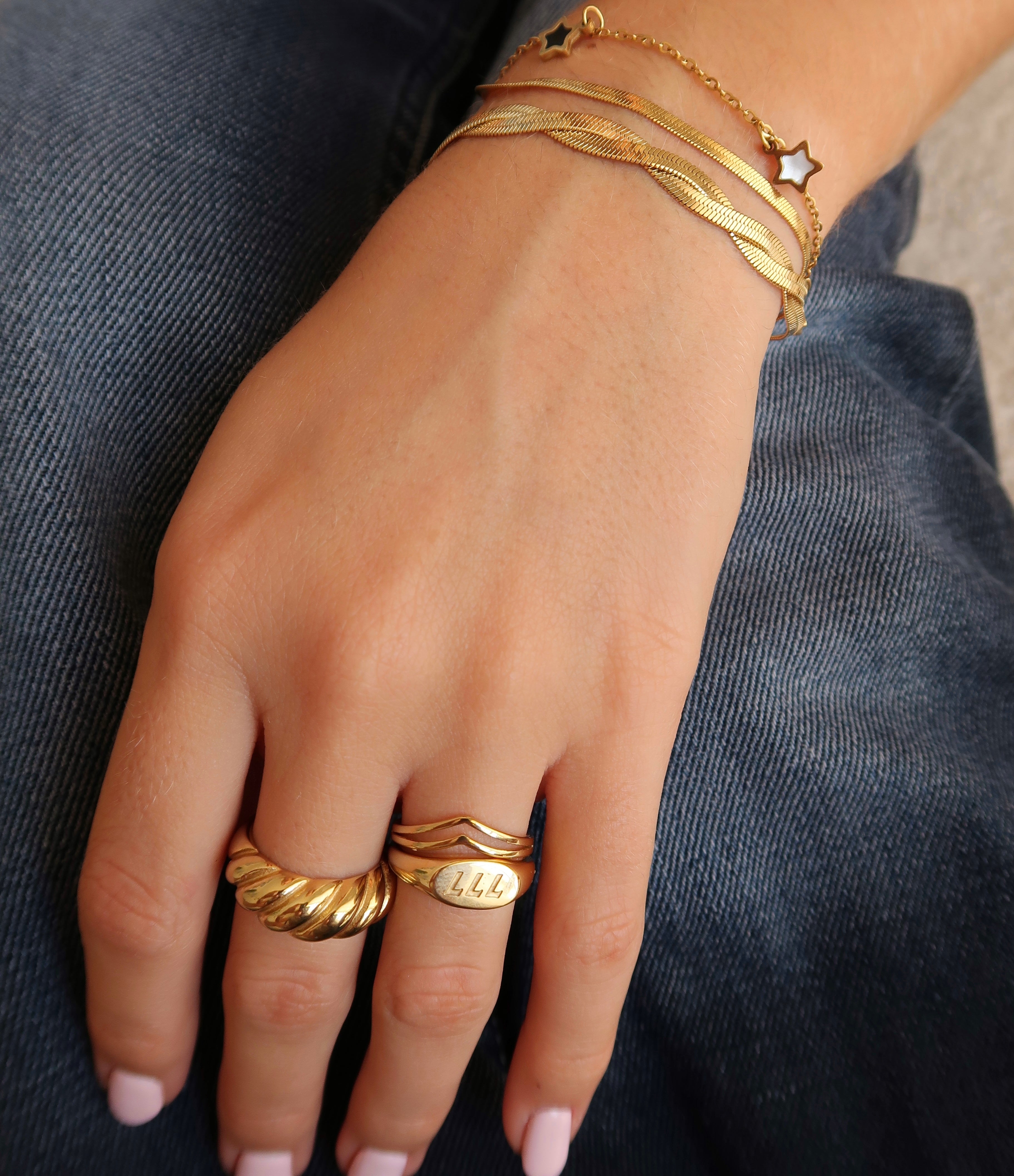 Double V ring