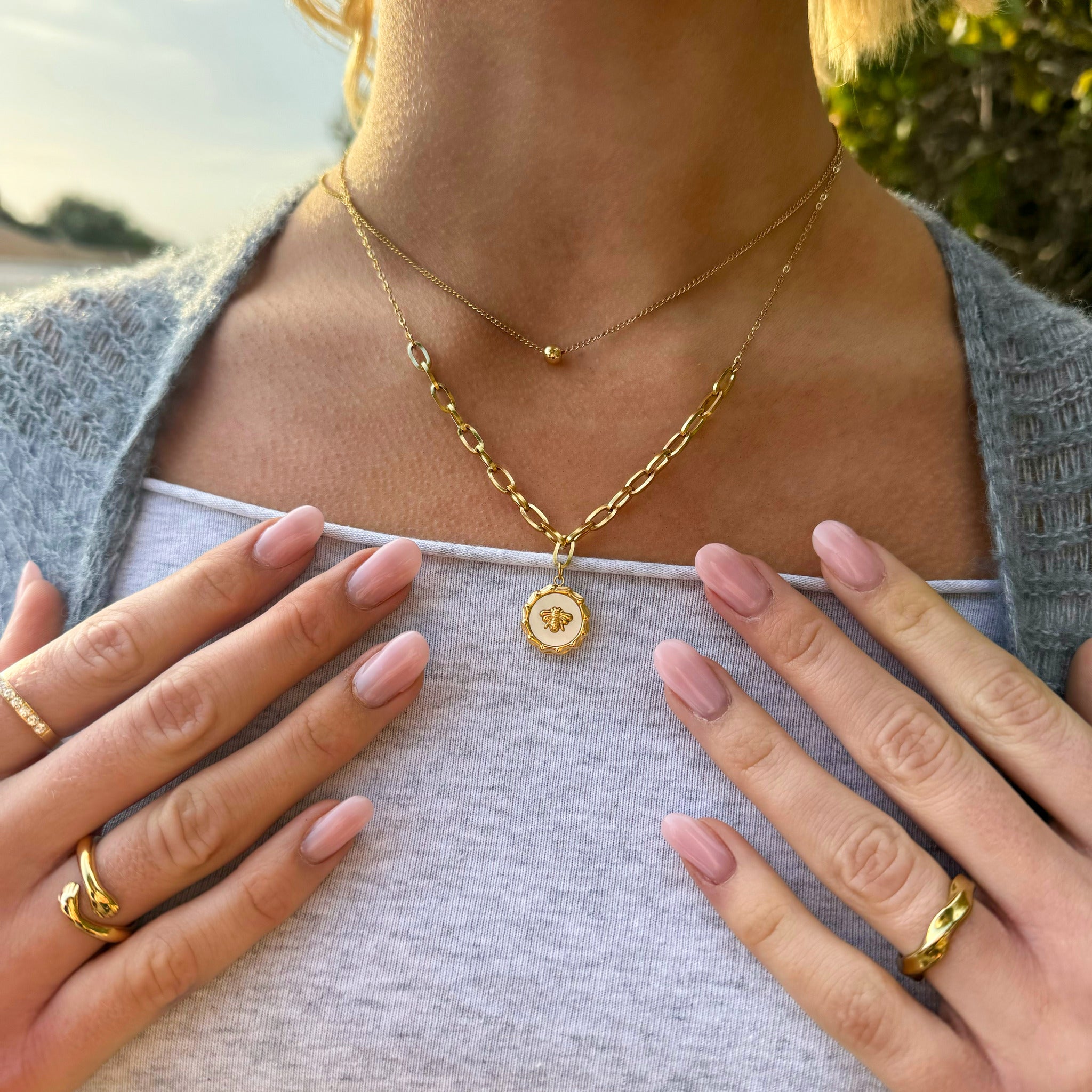 Abeja Necklace Layered
