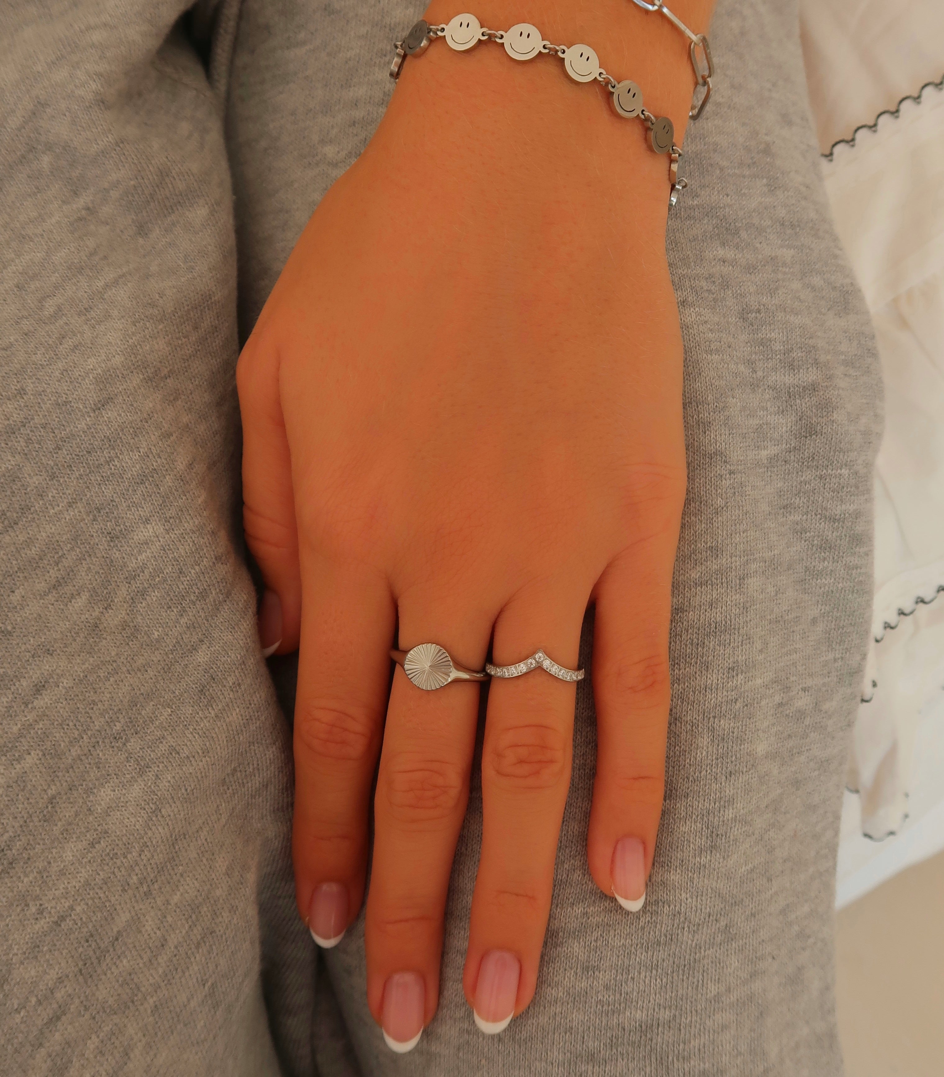 Diamond V Ring