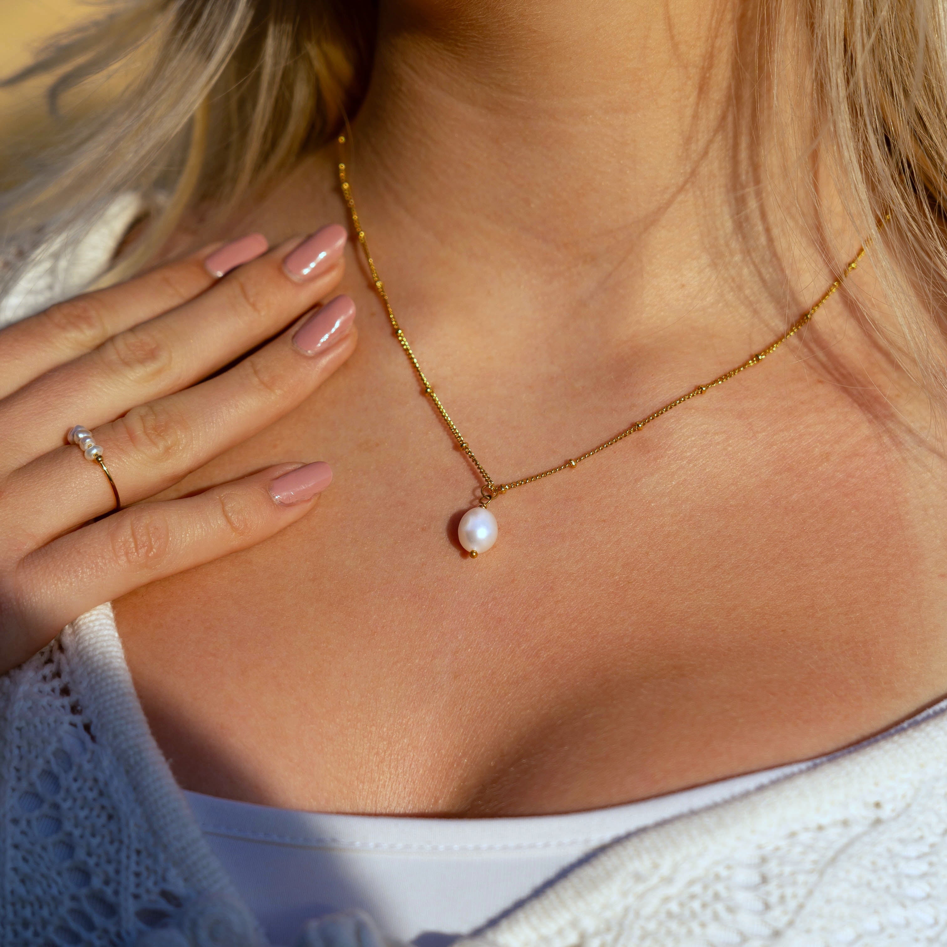 White Pearl Necklace
