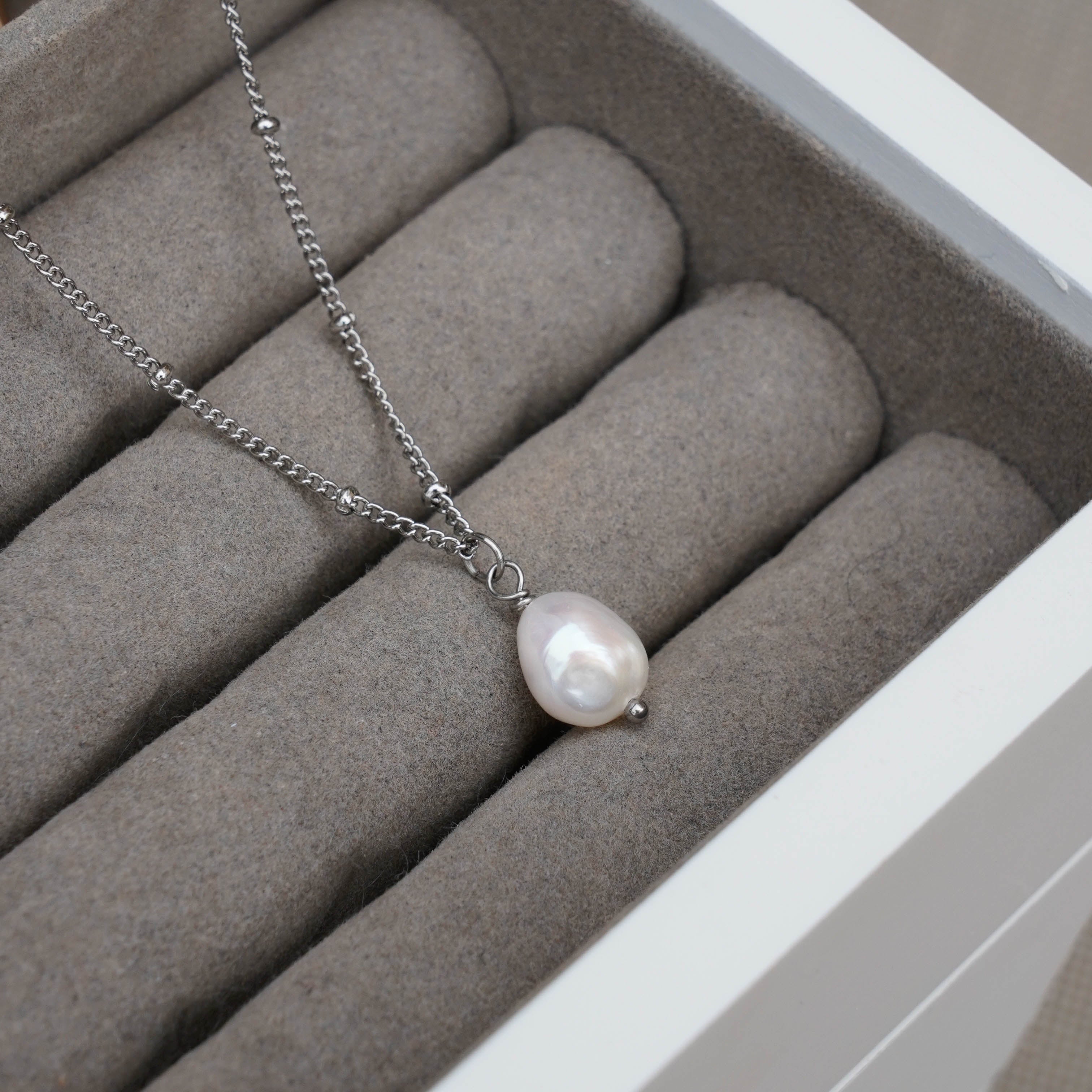 White Pearl Necklace