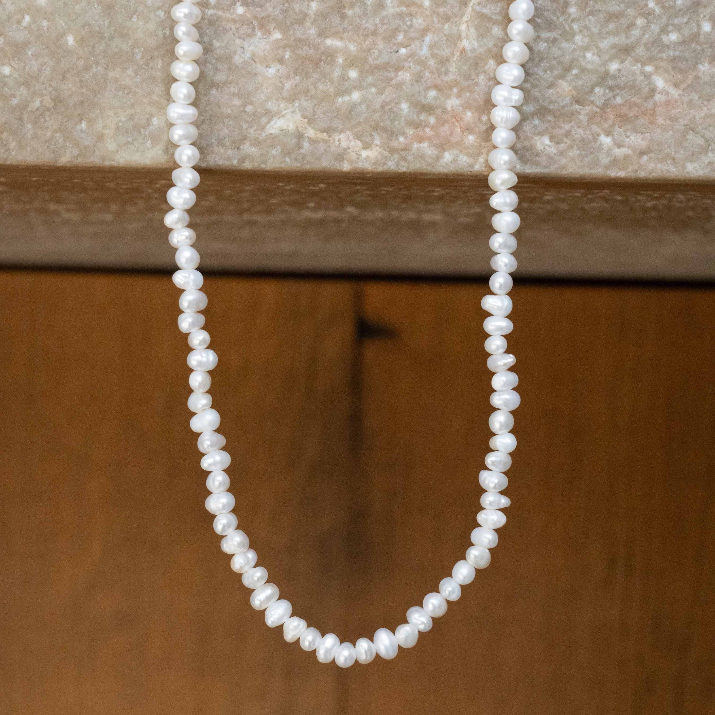 Breezy Pearl Choker