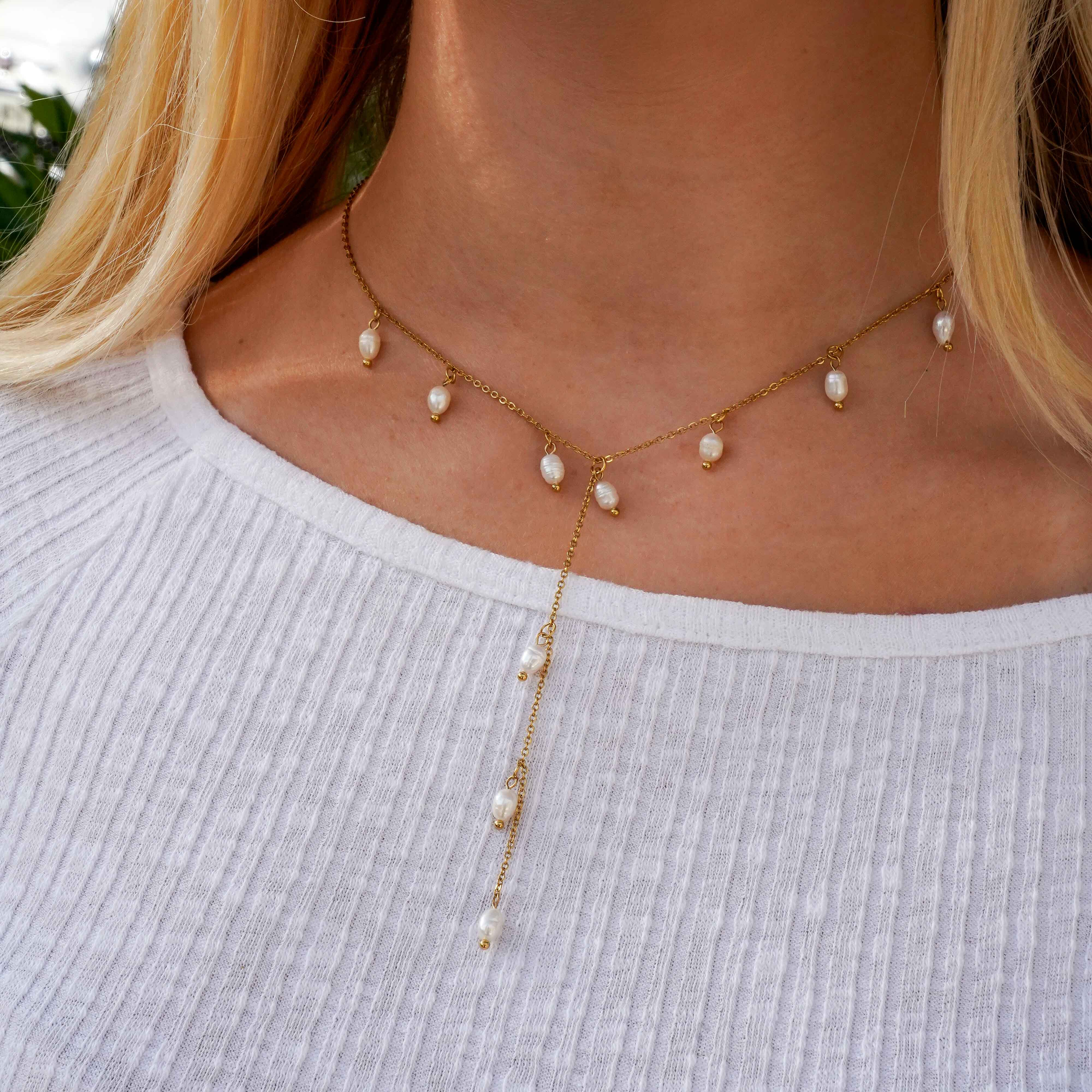 Dangling Pearls Necklace